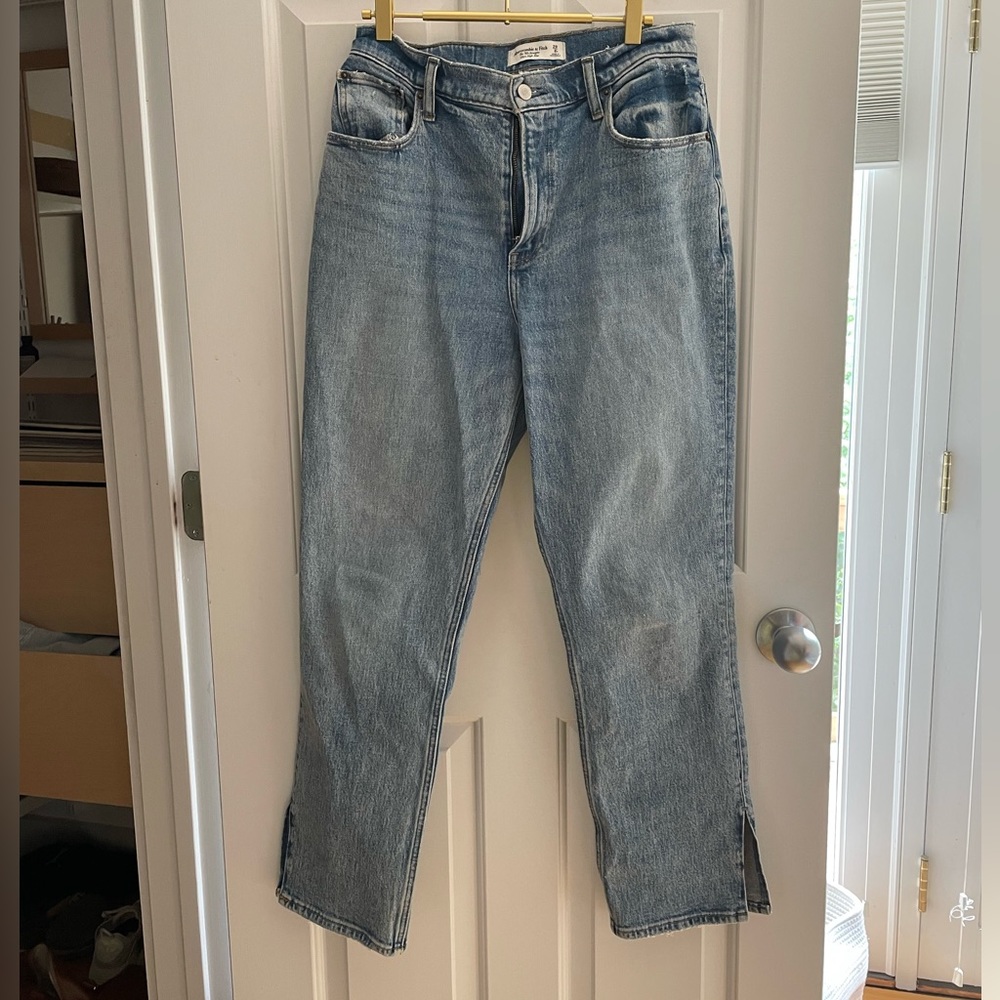 Abercrombie Curve Love Ultra High Rise 90s Straight Jean
